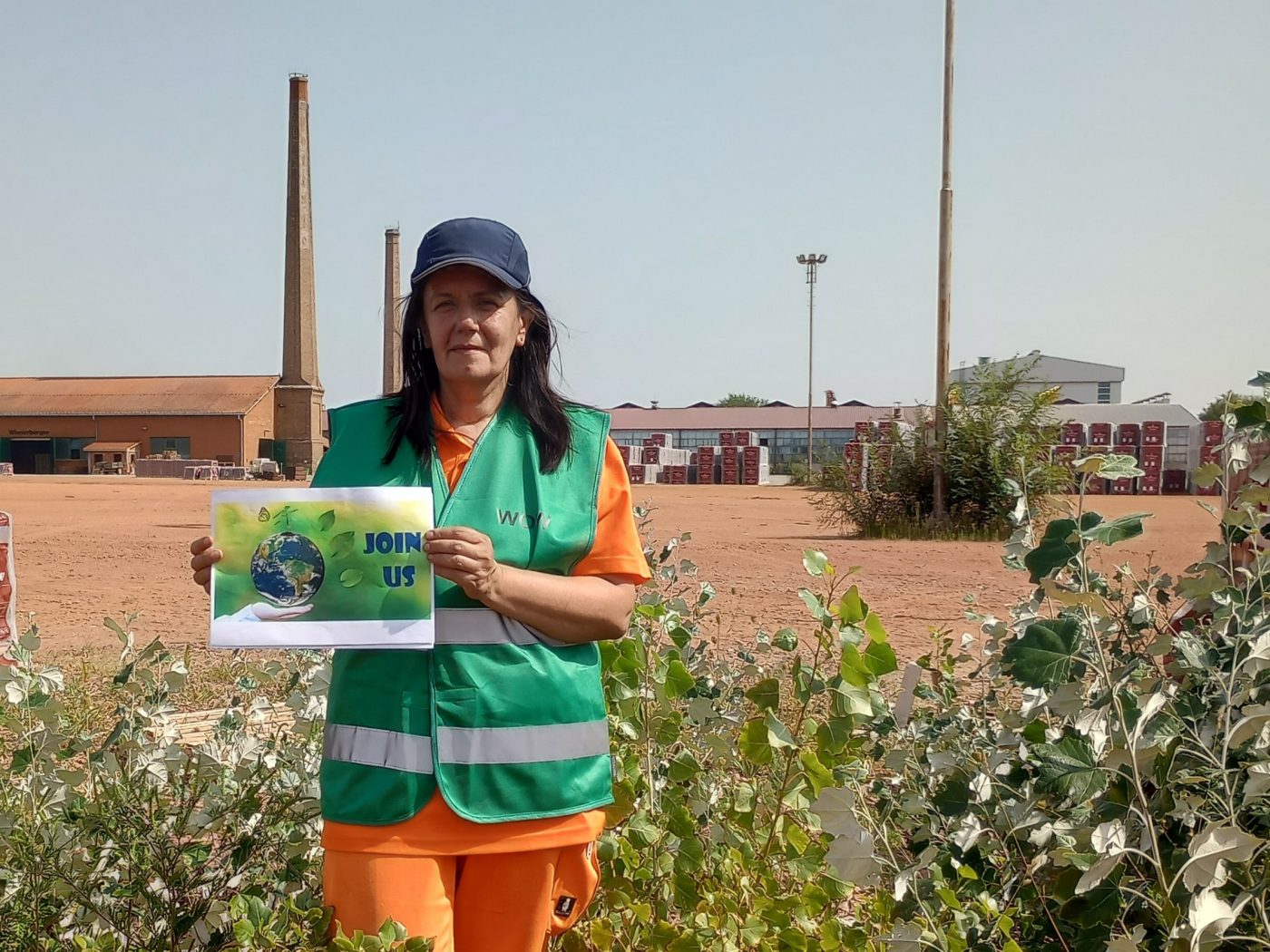Enjoying some fresh air during baseline monitoring: Biodiversity ambassadors Frauke Van Cauwenberghe and Dieter Schreurs from Pipelife Belgium accompanied by an external ecologist.