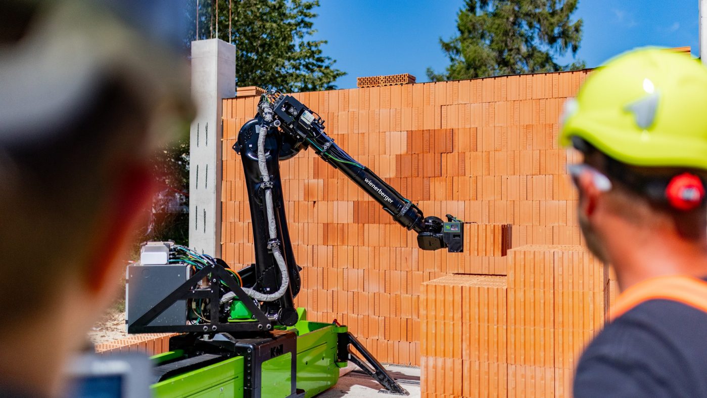 Der Bauroboter WLTR bei der Arbeit