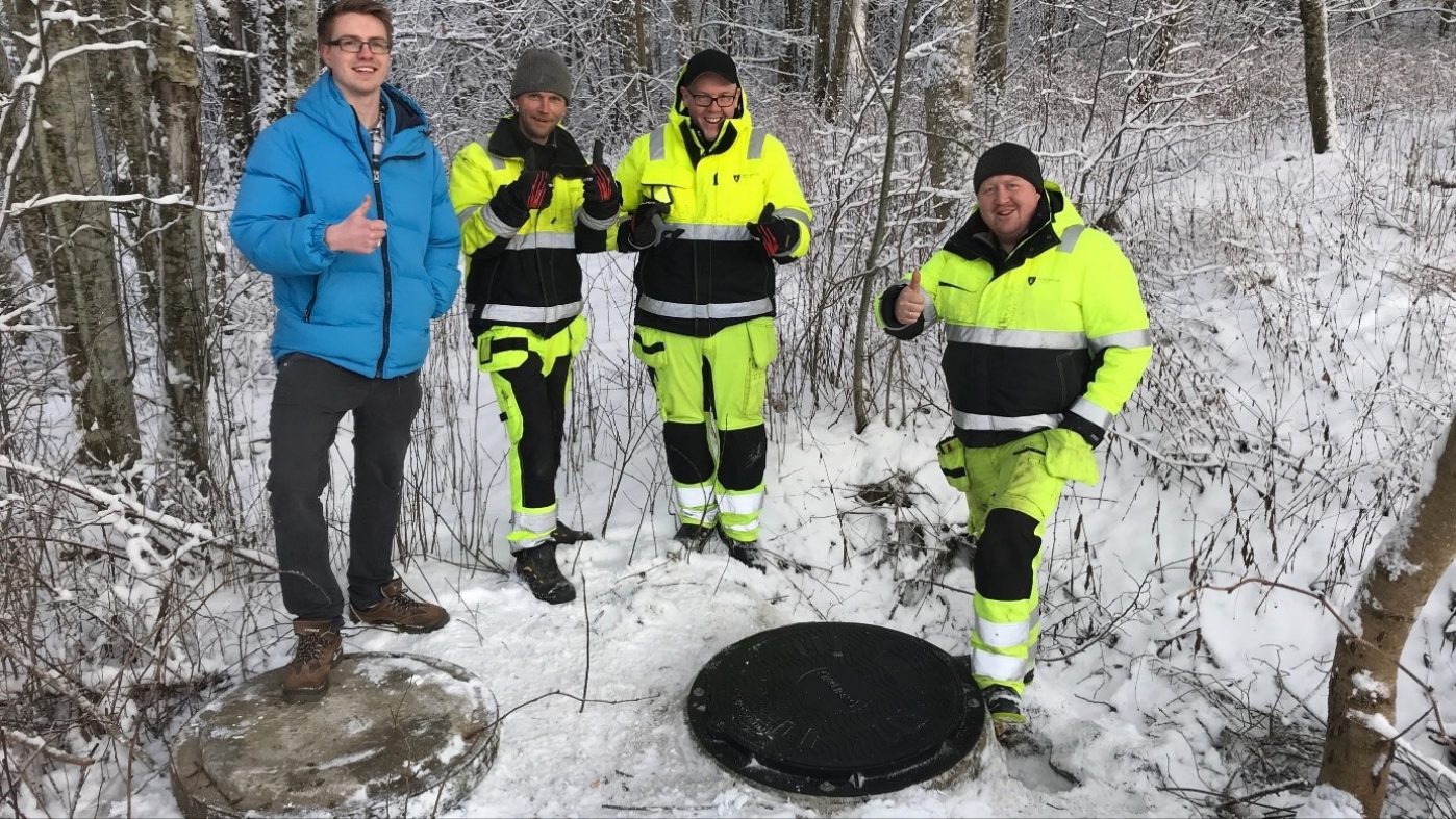 Four men, forest, thumbs up, composite cover