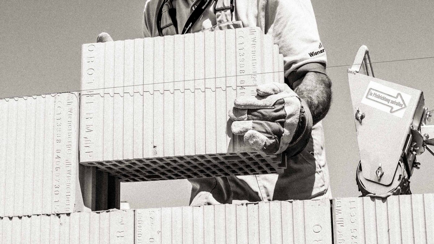 Wienerberger develops new innovative types of bricks, e.g. the planed insulating wall brick.