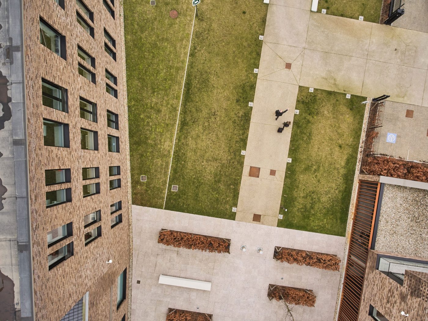 Office building, bird's eye view, yard, paving stones, meadow