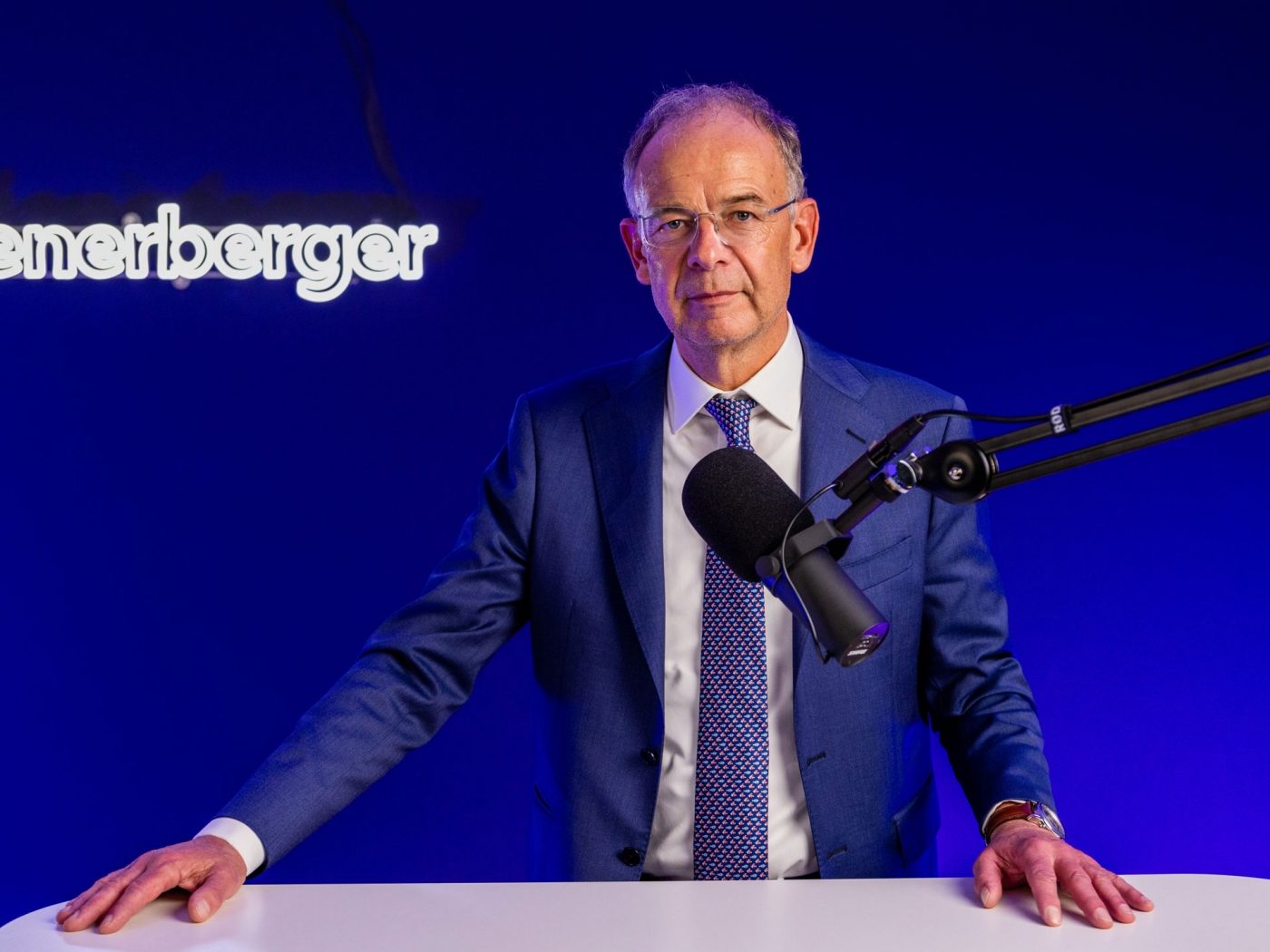 Heimo Scheuch with microphone