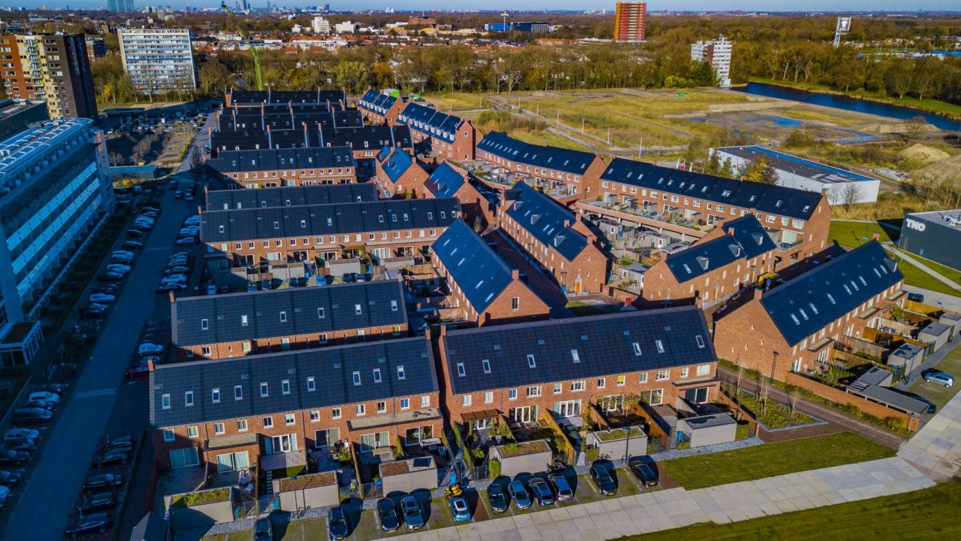 Settlement with photovoltaic roofs