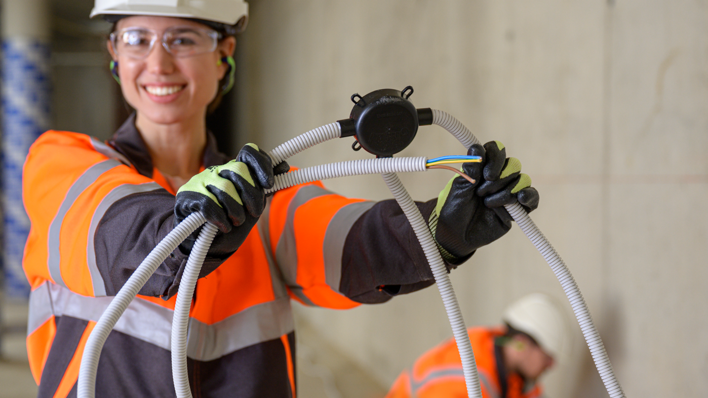 Woman with helmet hold Preflex spider, smiling