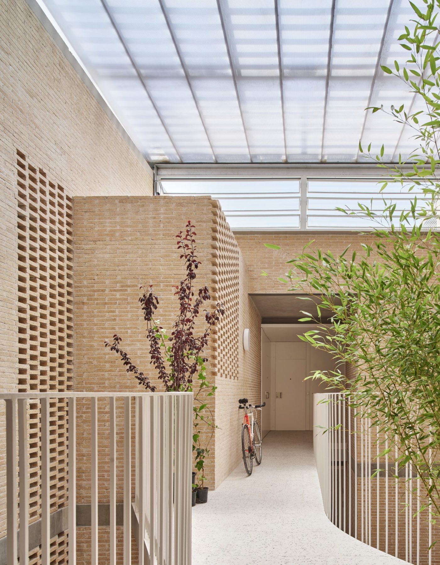 Brick Award 26 Nominee SOCIAL ATRIUM - 54 DWELLINGS IN THE BESÒS - Peris+Toral