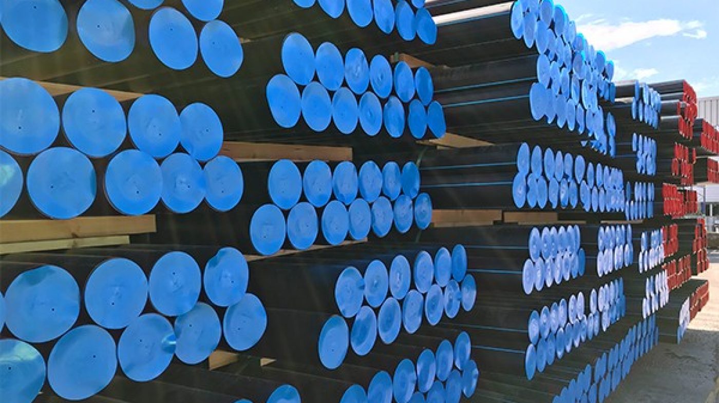 Solid-wall plastic pipes for underground pressure applications for water and gas supply have a service life of more than 100 years. 