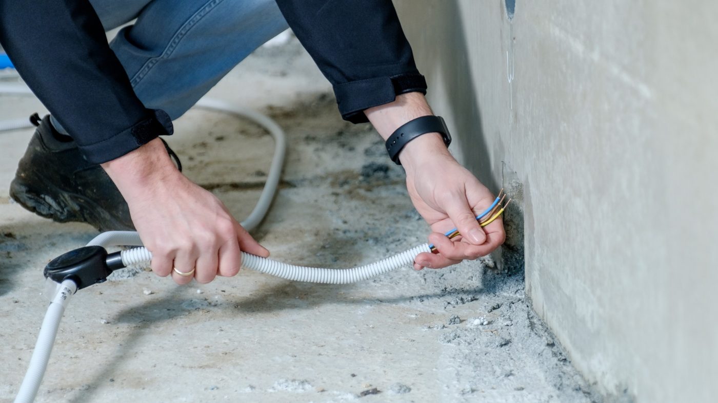 The spider-shaped solution is installed in the walls and/or on the floor.