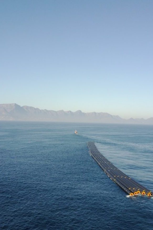 LLLD HDPE pipe towing ship