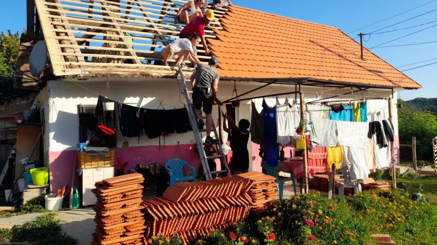 House, people, roofing, roof tiles, clothesline