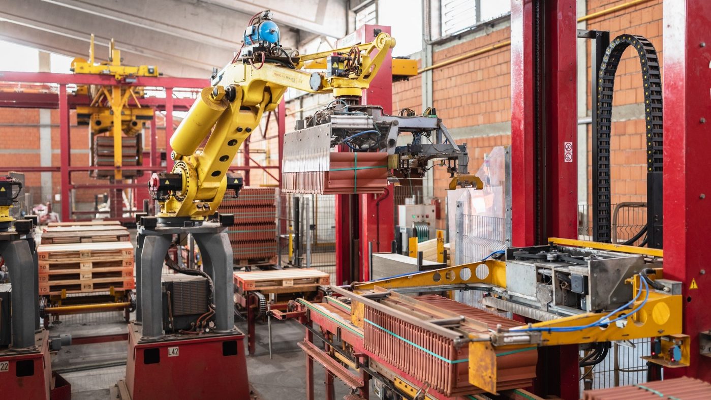 Robot arm picks up brick