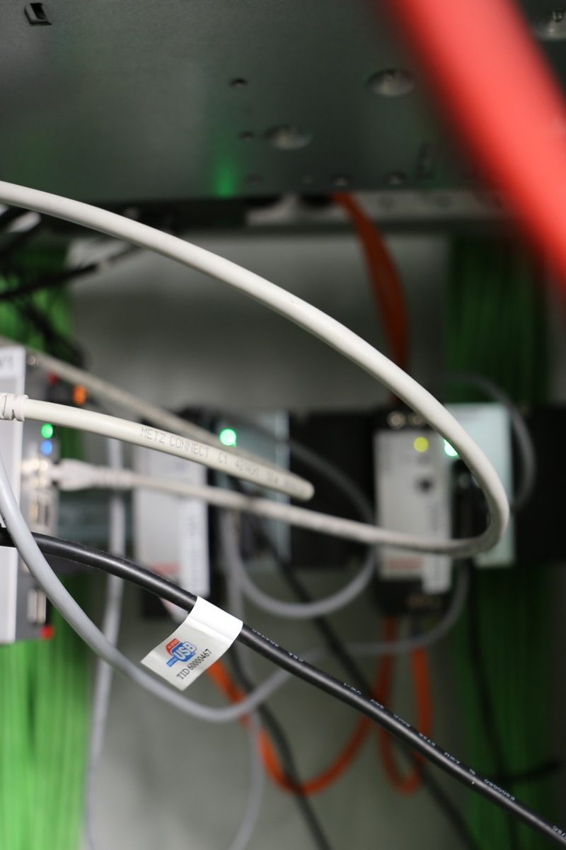 Cables and electronics, different colored lights