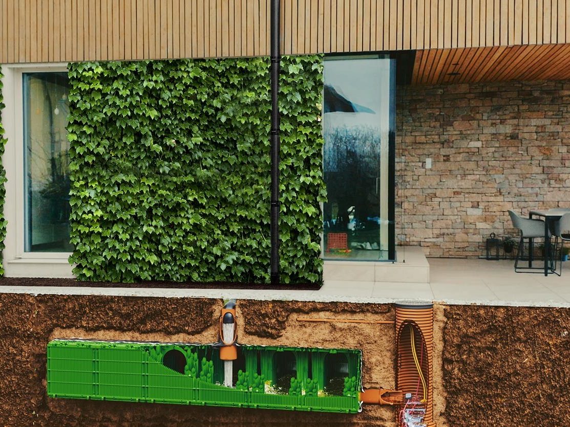 Green facade and water storage system