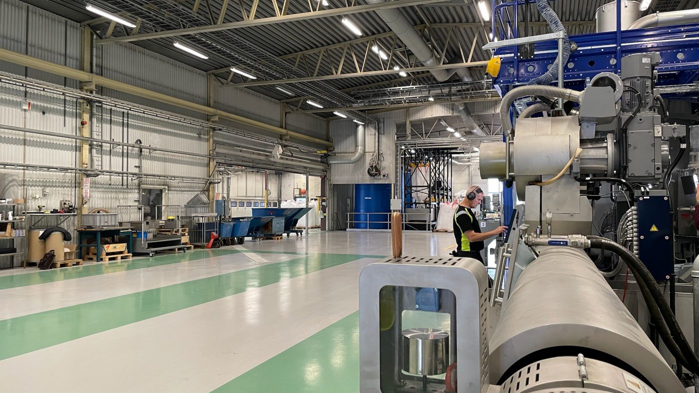 Factory hall, man operating a machine